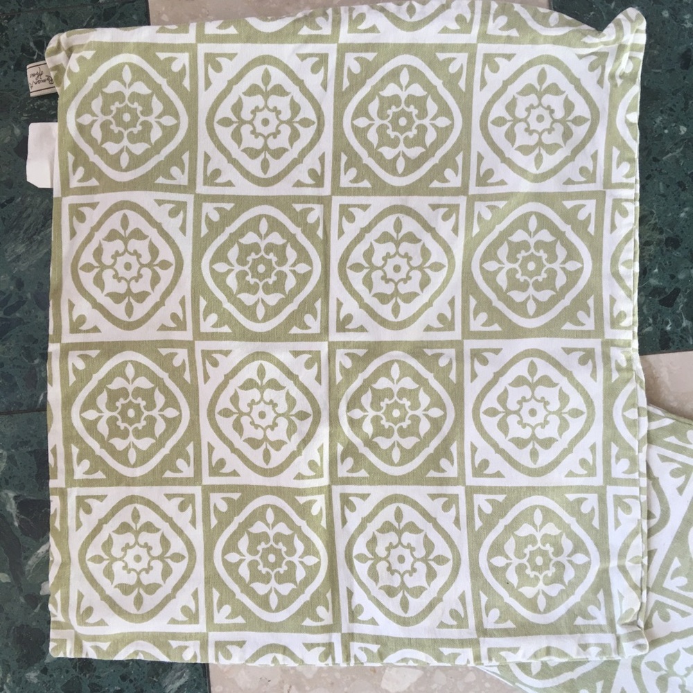 2 pillow covers